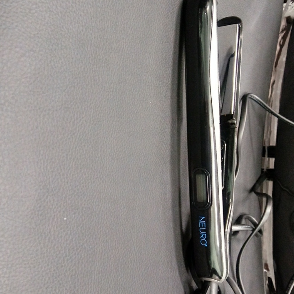 Paul Mitchell Neuro 1 in. Flat iron
